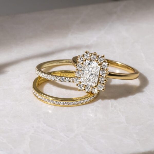 The Attraction of a 4 Carat Solitaire Diamond Ring