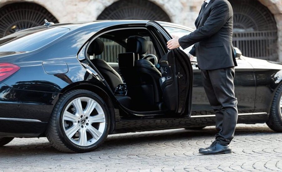 Why is Hiring Dubai Chauffeur Services Recommended with Van Rental in Dubai